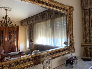 Espejo dorado grande estilo antiguo