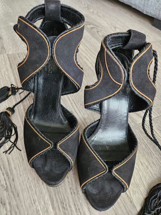Salones Gucci negros tacón 36