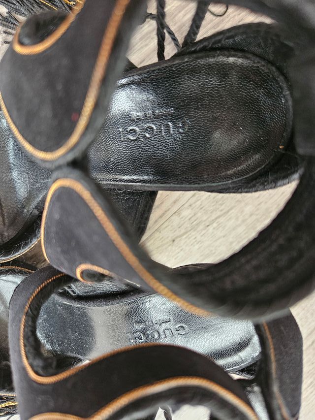 Salones Gucci negros tacón 36
