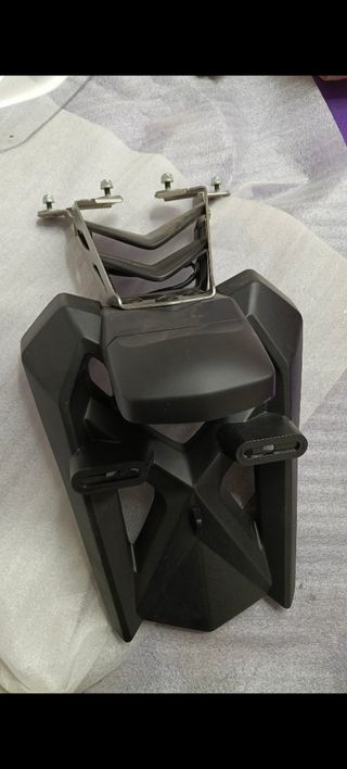 TMAX: Parabrisas y portamatrícula