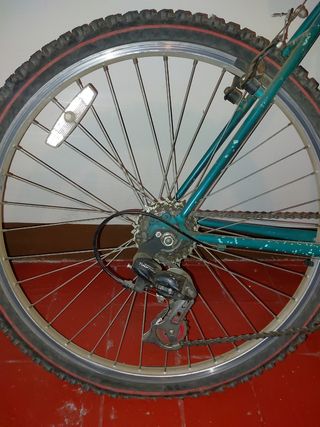 Bicicleta montaña clásica con marchas