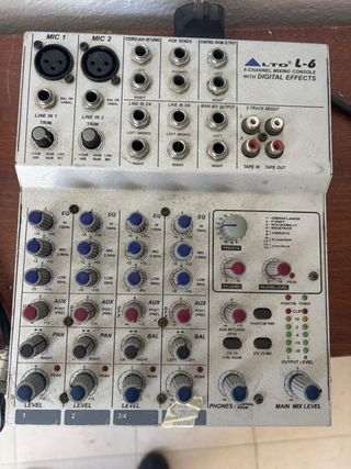 Altavoz autoamplificado de 600 W Y mesa de mezclas