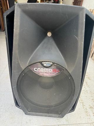 Altavoz autoamplificado de 600 W Y mesa de mezclas