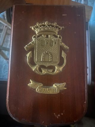 Metopa Talastilla escudo naval