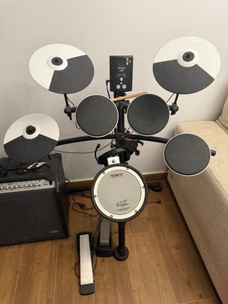 Batería electrónica Roland TD-1K + Amplificador