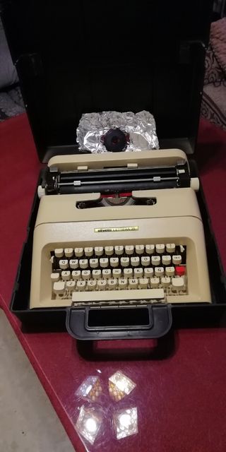 Olivetti Lettera 35 - Máquina de escribir