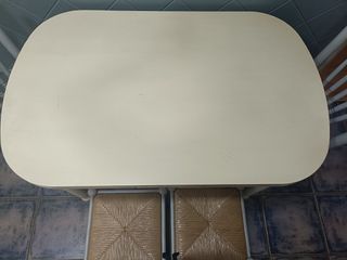 Mesa cocina extensible + 2 sillas + 3 taburetes