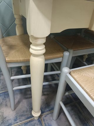 Mesa cocina extensible + 2 sillas + 3 taburetes