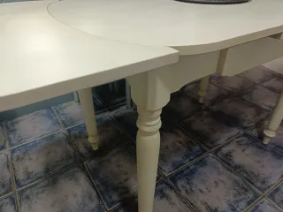 Mesa cocina extensible + 2 sillas + 3 taburetes