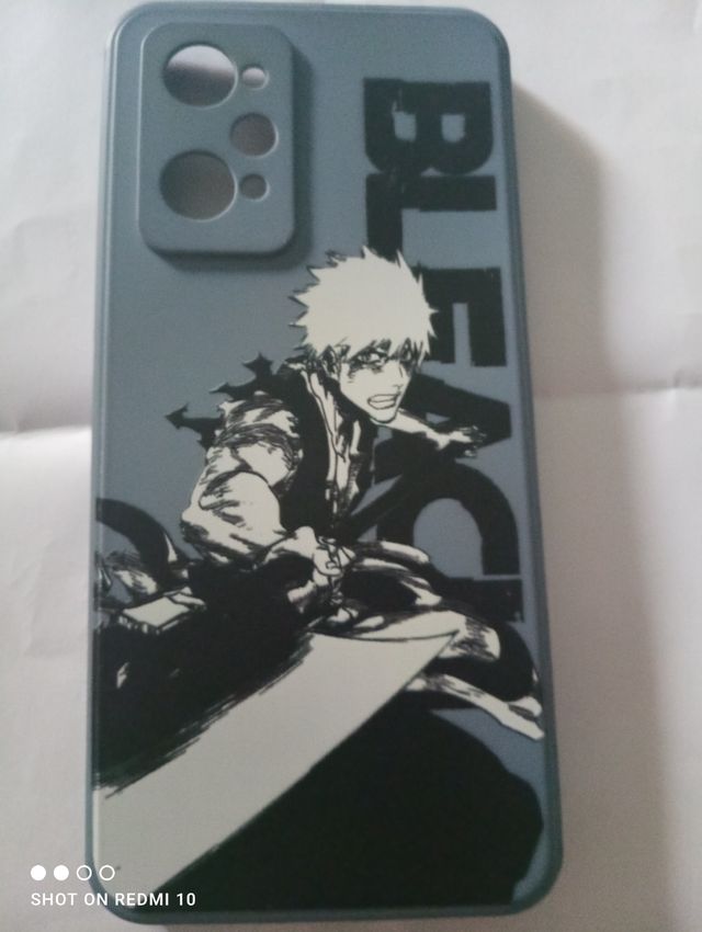 realme - Móvil verde y negro .con la funda