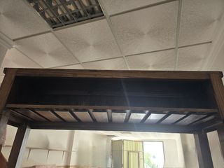 Mueble bar madera rústico.