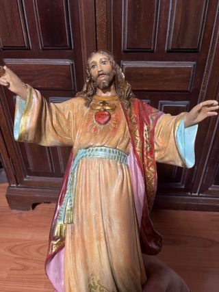 Sagrado Corazón Jesús: Estatua