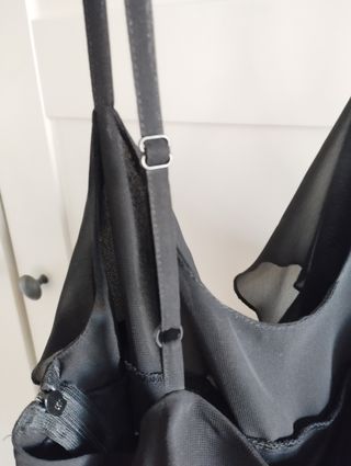 Top negro gasa tirantes, ideal para estas fiestas.