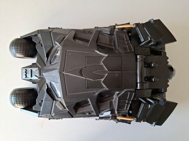 Batman con Batmóvil y su moto