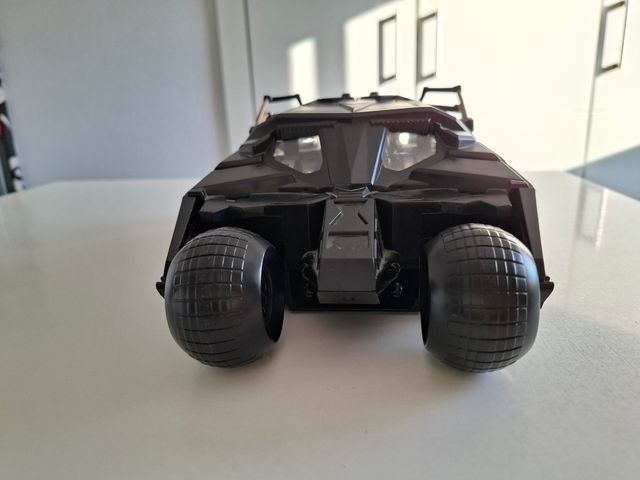 Batman con Batmóvil y su moto