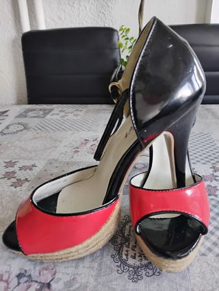 Sandalias Miss Me? rojas y negras