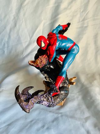 Sideshow Venom vs Spiderman Diorama Exclusive