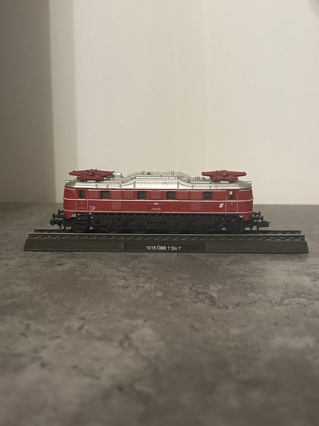 Locomotora estatica OBB 1' Do 1' escala N