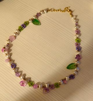 Collar perlas y flores