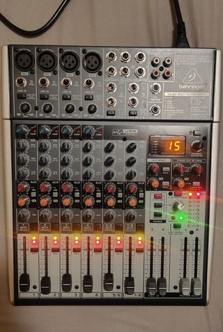 Mesa mezclas Behringer Xenyx 1204USB