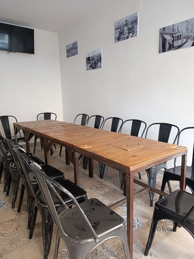 4 Mesas de madera + 16 Sillas Vintage