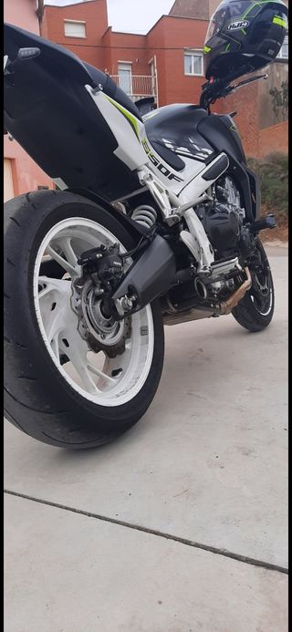 Honda CB650F - impecable