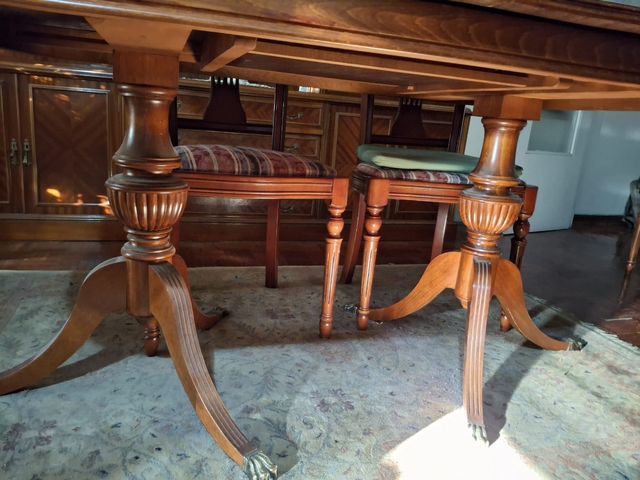 Mesa comedor clasica madera barnizada  + 6 sillas 
