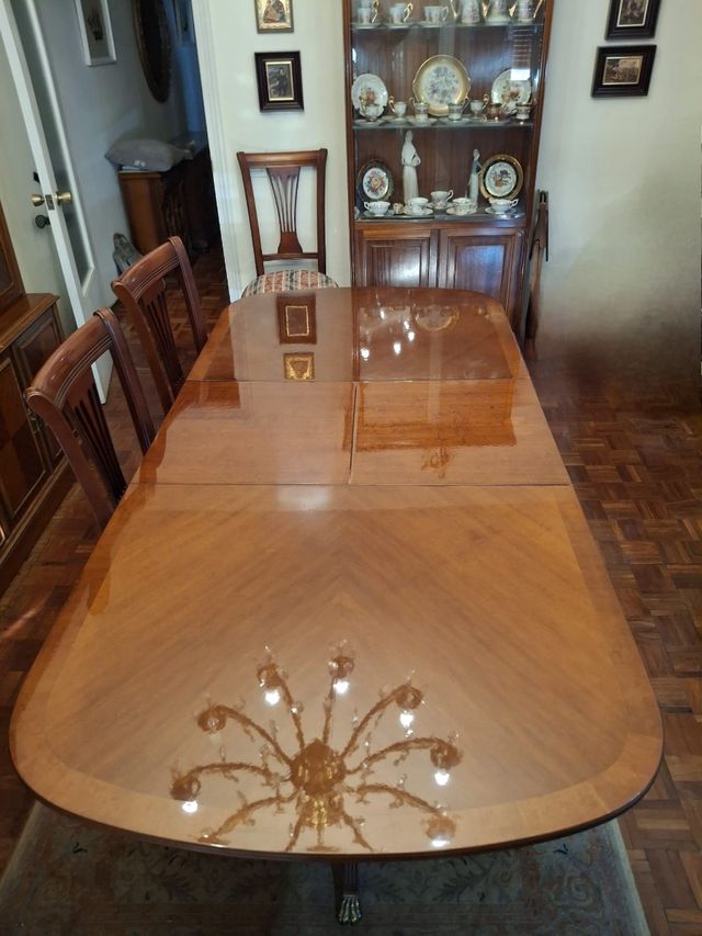 Mesa comedor clasica madera barnizada  + 6 sillas 