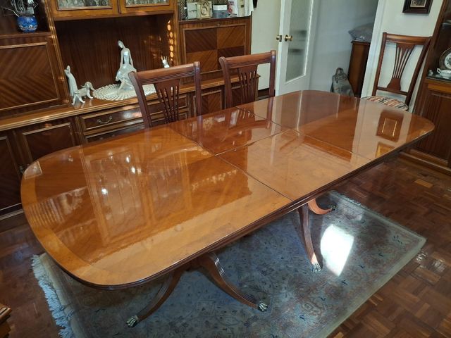 Mesa comedor clasica madera barnizada  + 6 sillas 