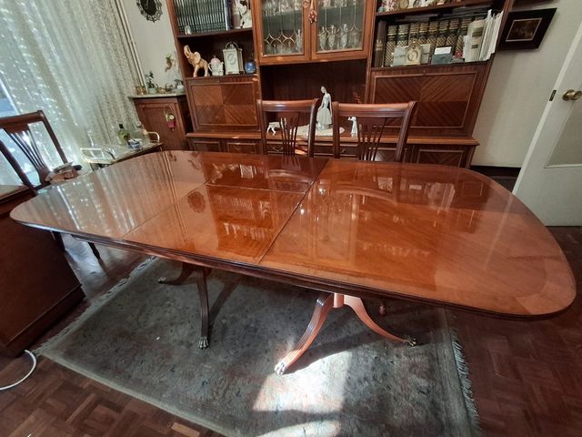 Mesa comedor clasica madera barnizada  + 6 sillas 
