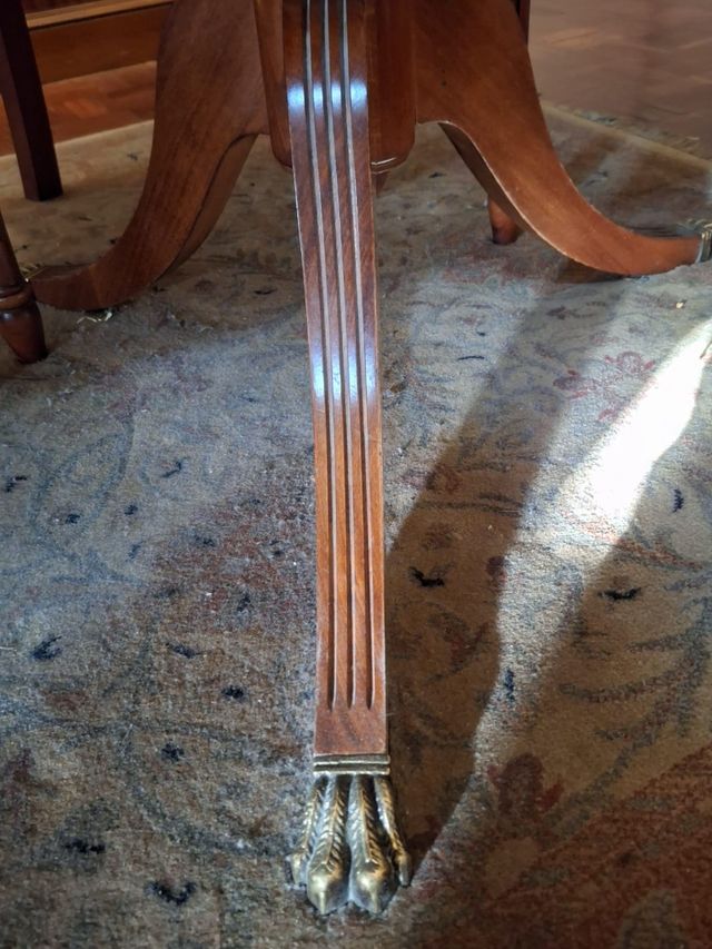 Mesa comedor clasica madera barnizada  + 6 sillas 