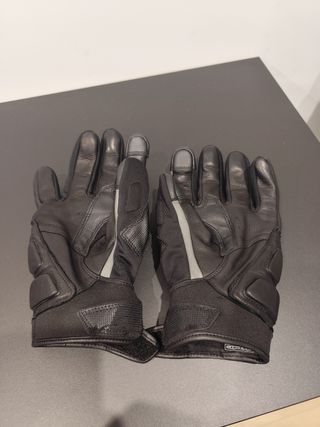 Guantes de moto prácticamente nuevo, talla L