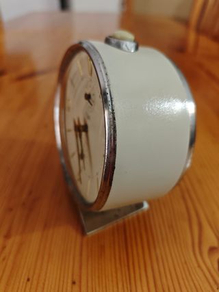  Reloj despertador vintage de cuerda, marca TITAN 