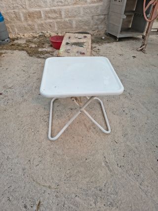 Mesa plegable blanca metalica