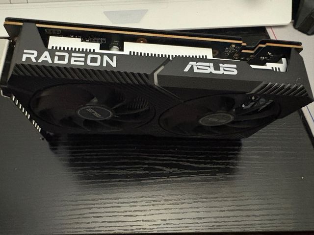 Tarjeta gráfica Asus Radeon RX 6400