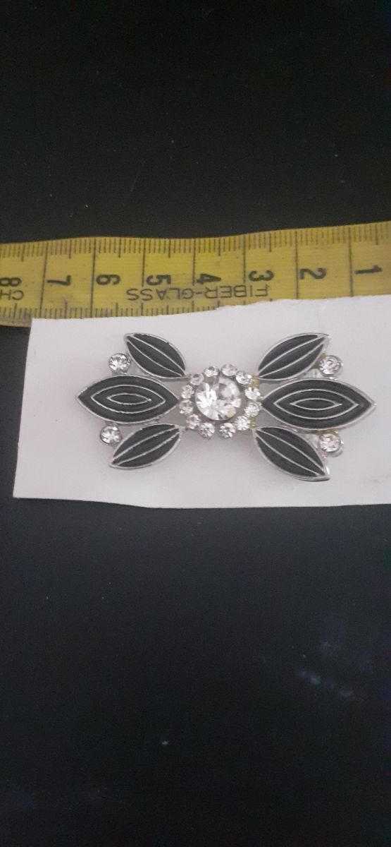 Lote de mercería: hilos , botones,pasamanerias...