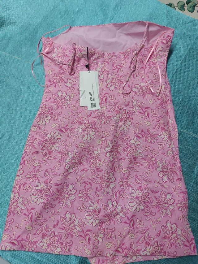 Vestido Zara. Nuevo con etiqueta.