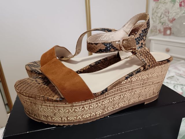 Sandalias cuña serpiente talla 40
