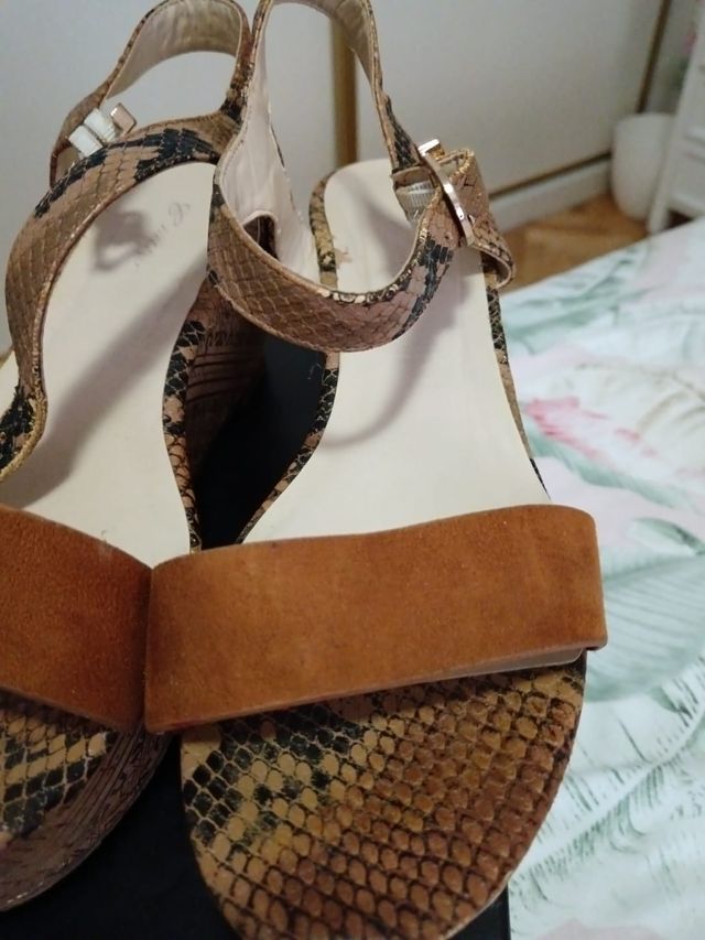 Sandalias cuña serpiente talla 40