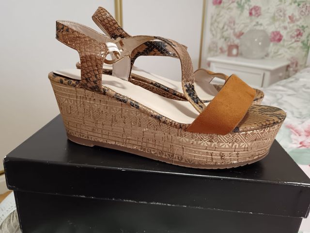 Sandalias cuña serpiente talla 40