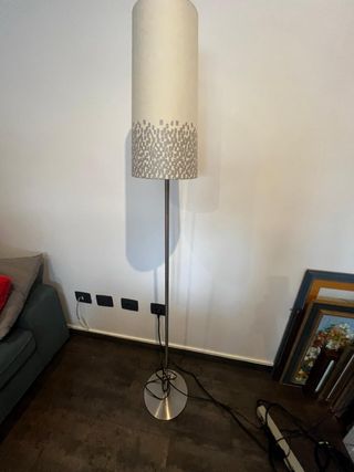 Lámpara pie beige y gris