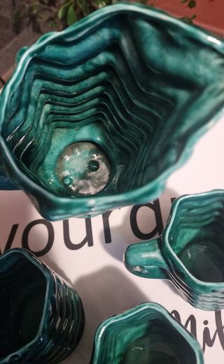 Set vintage brocca e 6 bicchieri in ceramica verde