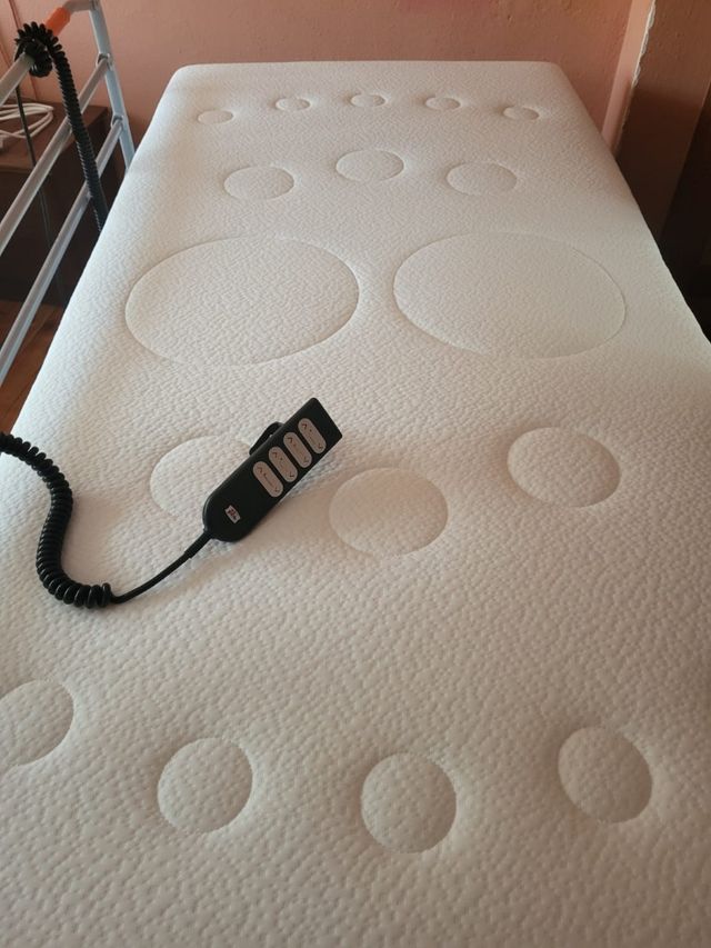 Cama articulada,  eléctrica, hospitalaria