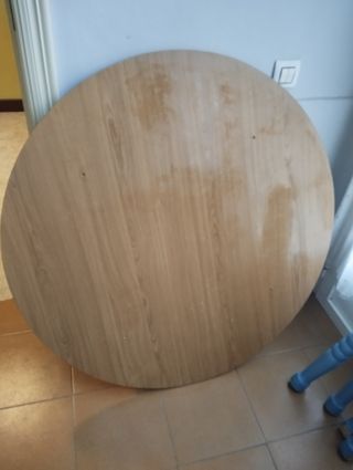 Mesa redonda aglomerado y madera.
