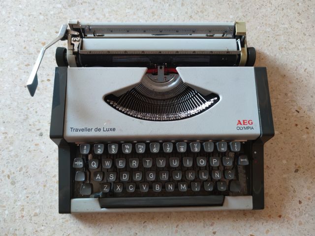 Máquina escribir AEG Olympia Traveller