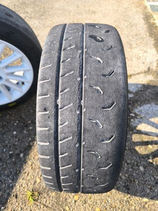 2 Neumáticos Kumho usados