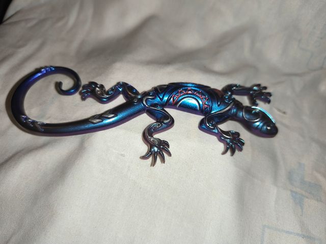 Lagartija de resina: Decoración única..