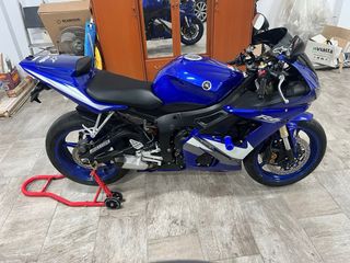 YAMAHA R6 - Moto Azul