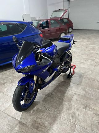 YAMAHA R6 - Moto Azul