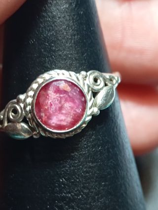 Anillo plata ley con rubí rojo facetado 